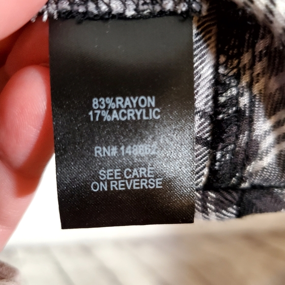 Torrid Black White Plaid Collared Tunic with Bell Cuff and Corset Back Size 2 - Picture 11 of 14